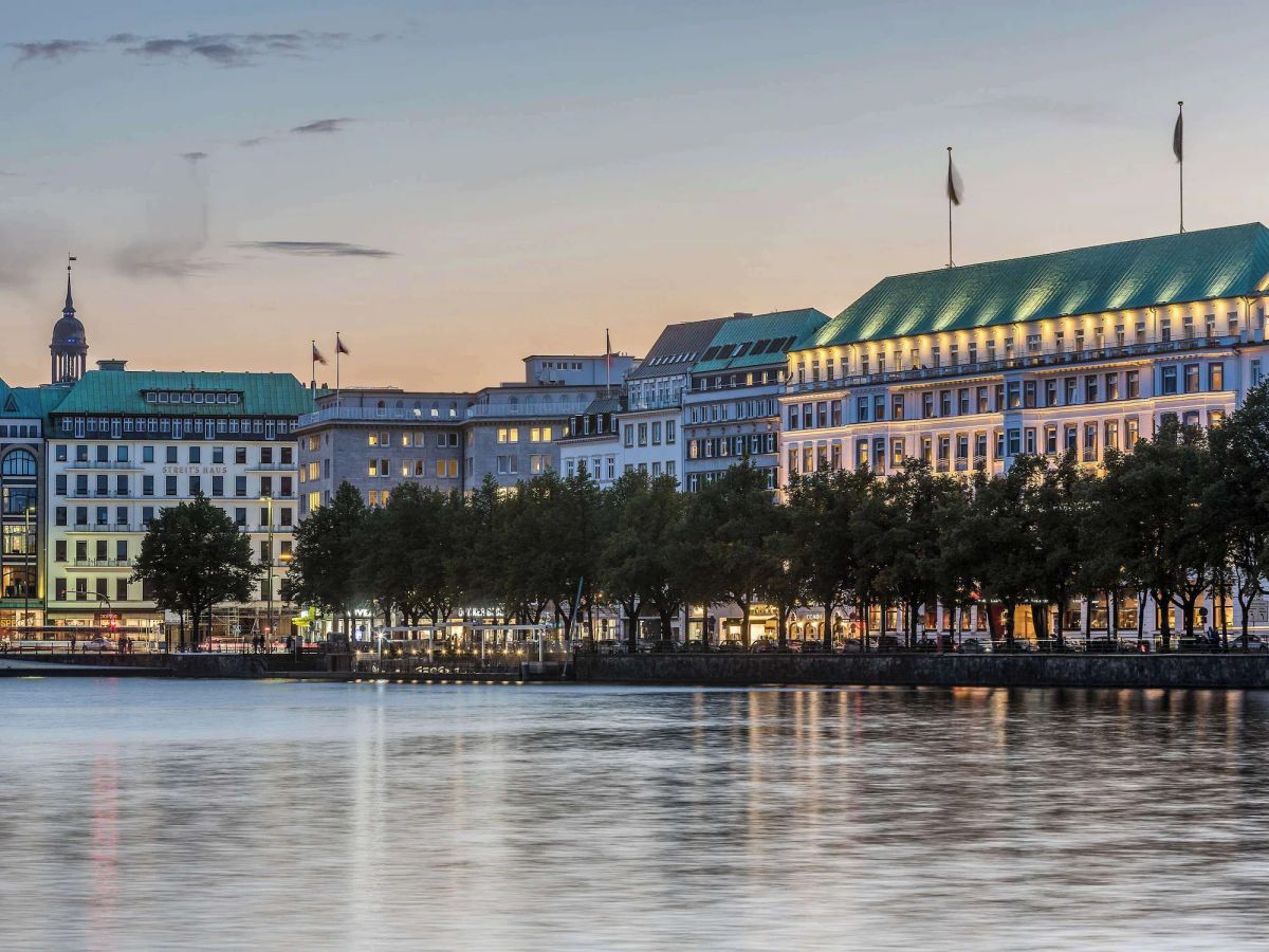 Image of Fairmont Hotel Vier Jahreszeiten, Hotel des Jahres 2023 & 2024- Die 101 Besten