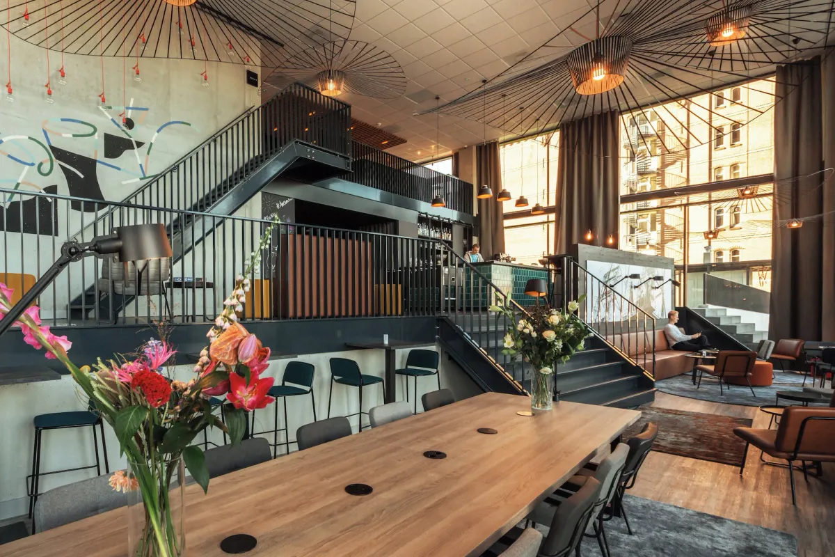 Image of Holiday Inn - the niu, Fender Amsterdam