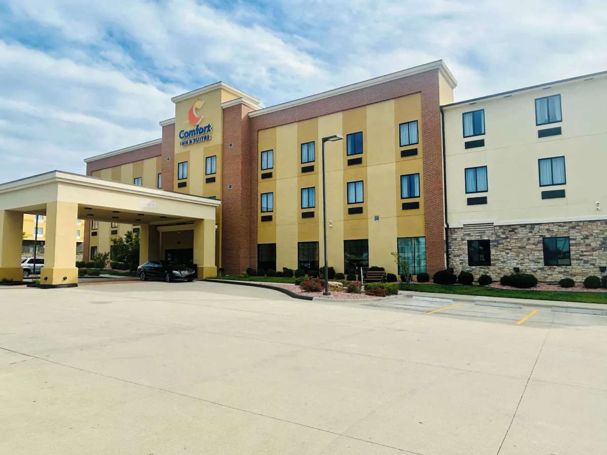 Image of Comfort Inn & Suites Shawnee - Kansas City