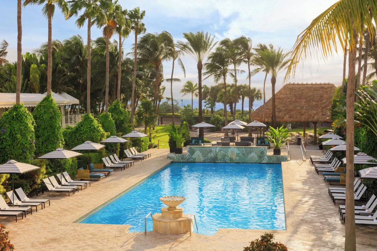Image of Kimpton Surfcomber Hotel by IHG