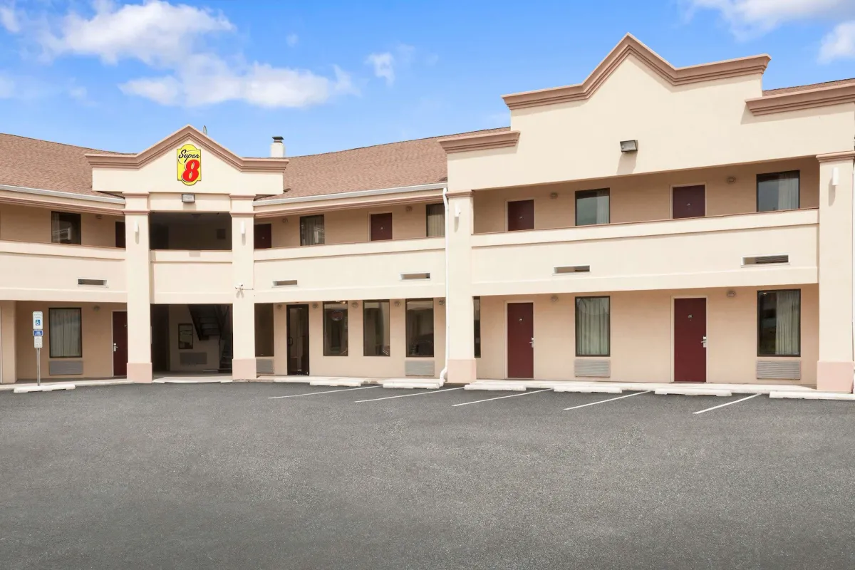 Image of Super 8 by Wyndham Rahway/Newark