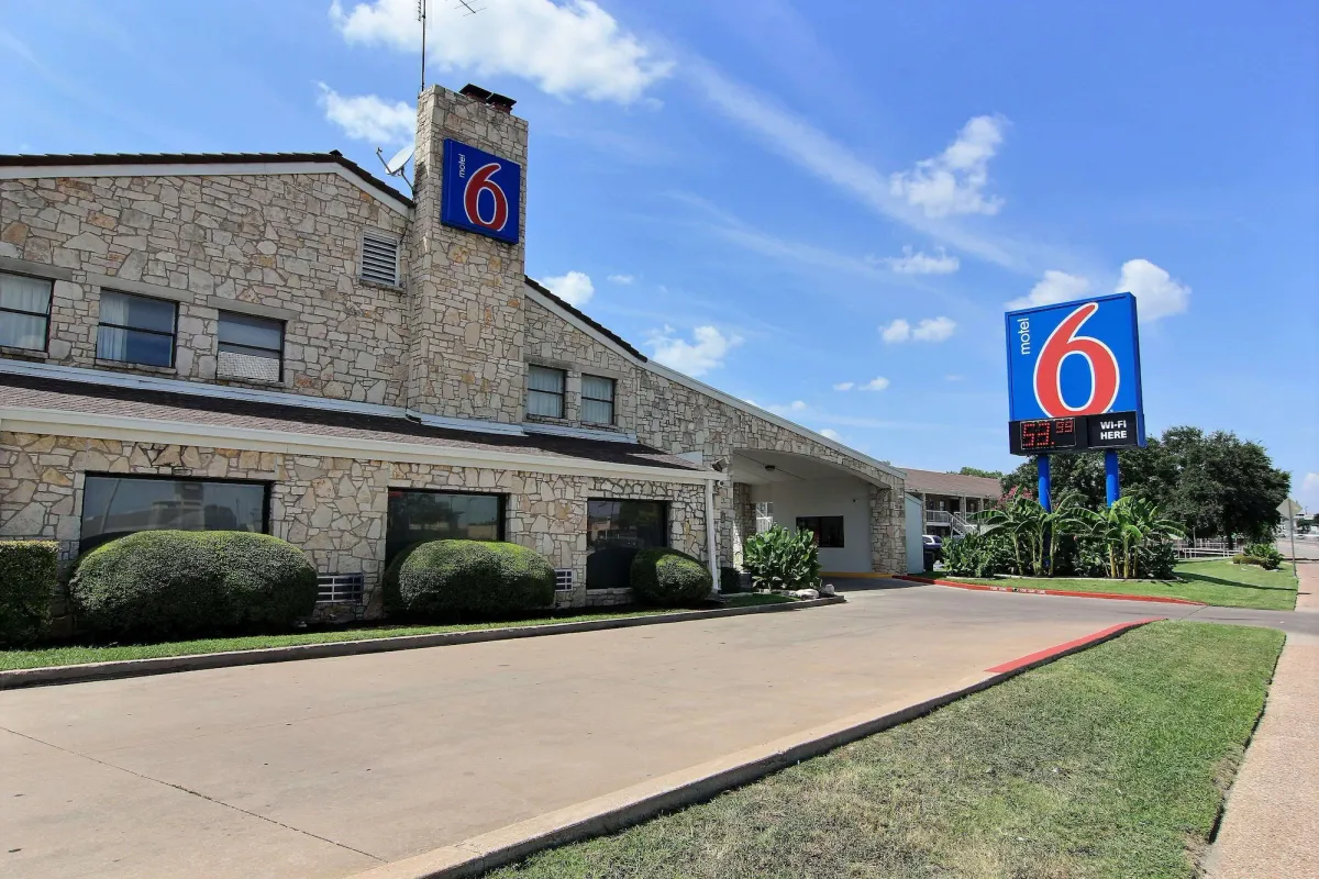 Image of Motel 6 Austin, TX - Central Downtown UT