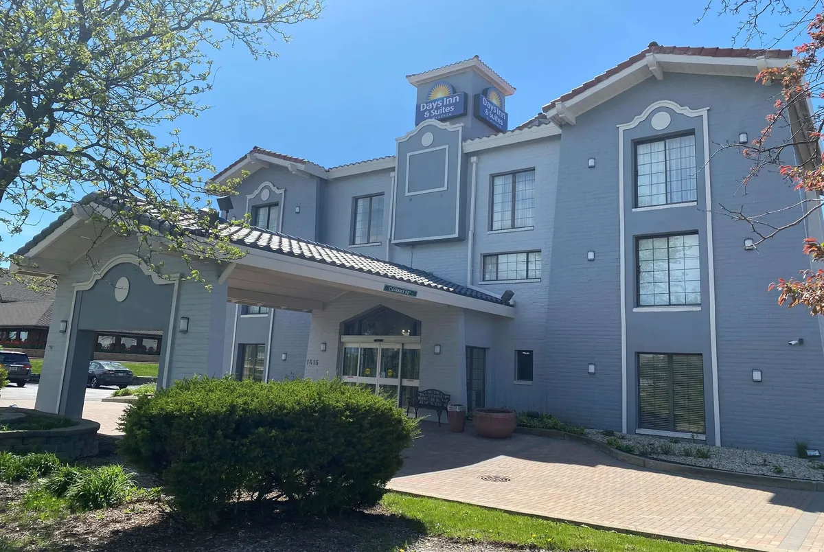 Image of Days Inn & Suites by Wyndham Arlington Heights