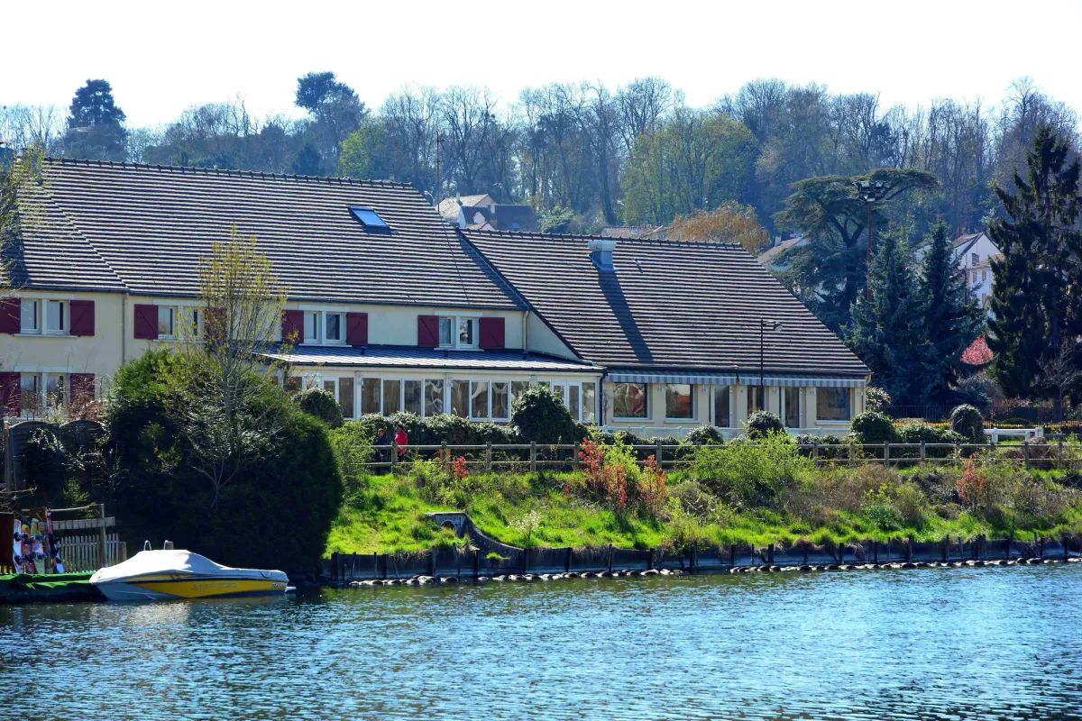 Image of Logis - Hôtel & Restaurant des Lacs Paris Sud