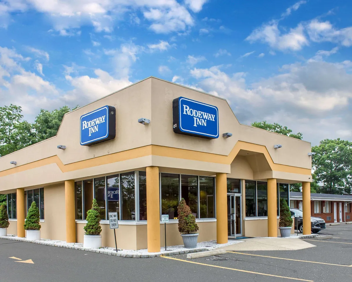 Image of Rodeway Inn MacArthur Airport