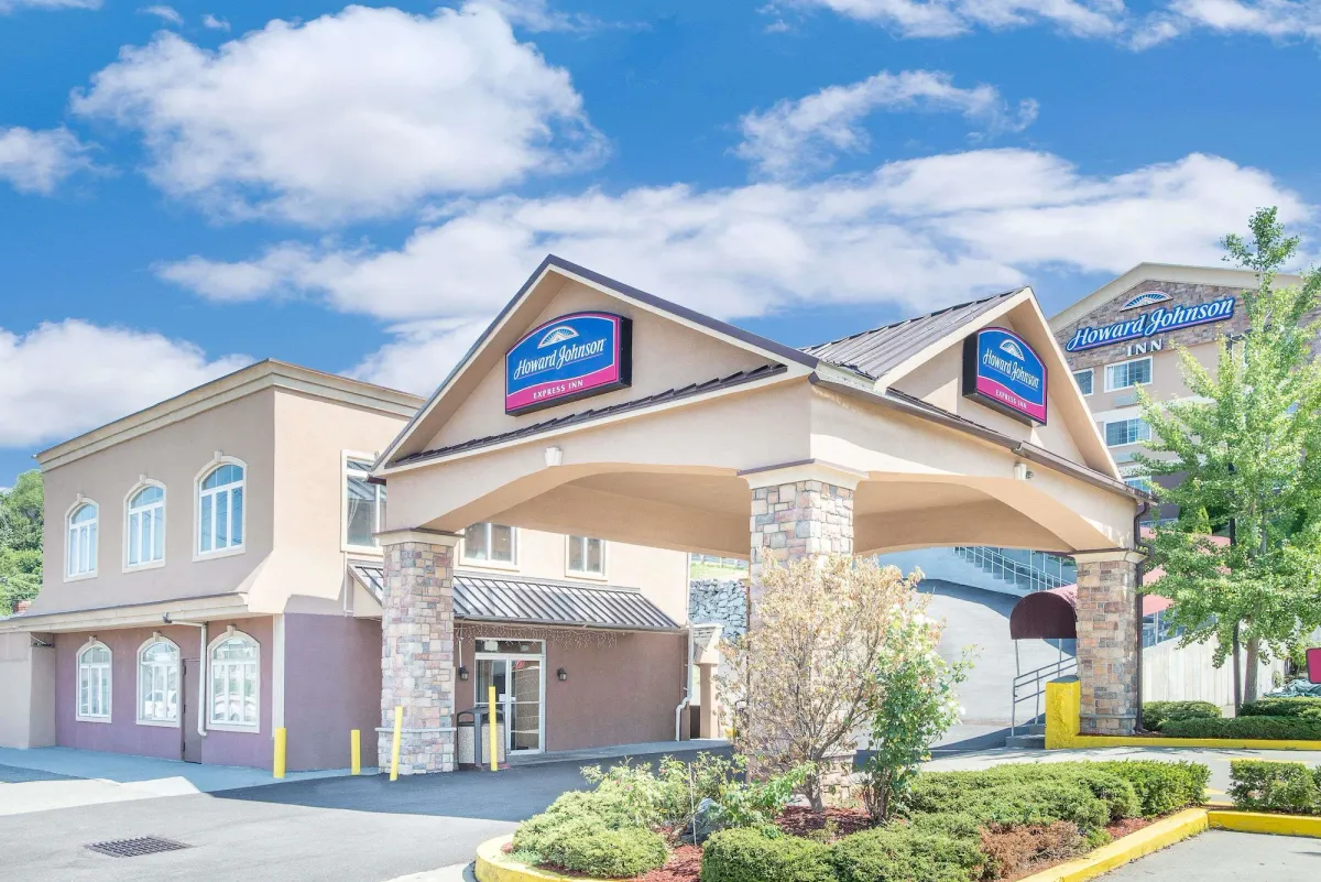 Image of Howard Johnson by Wyndham North Bergen