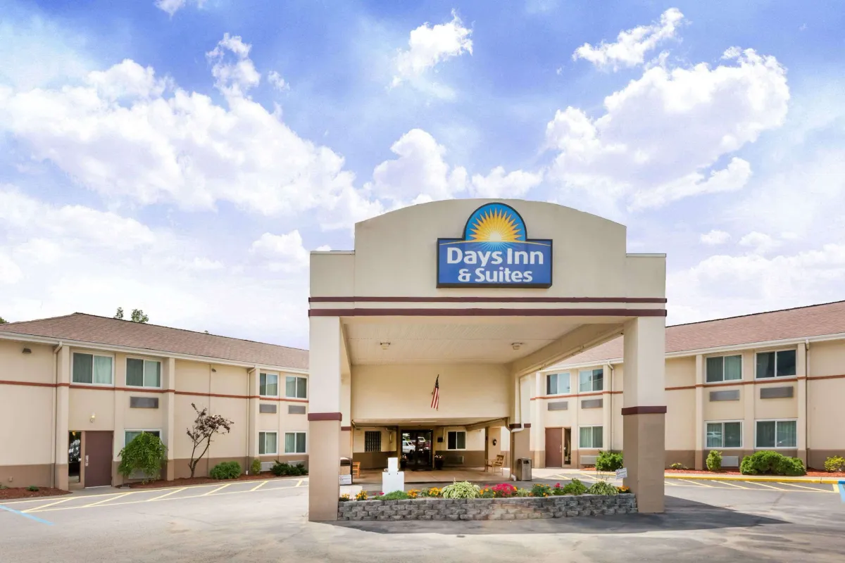Image of Days Inn & Suites by Wyndham Bridgeport - Clarksburg
