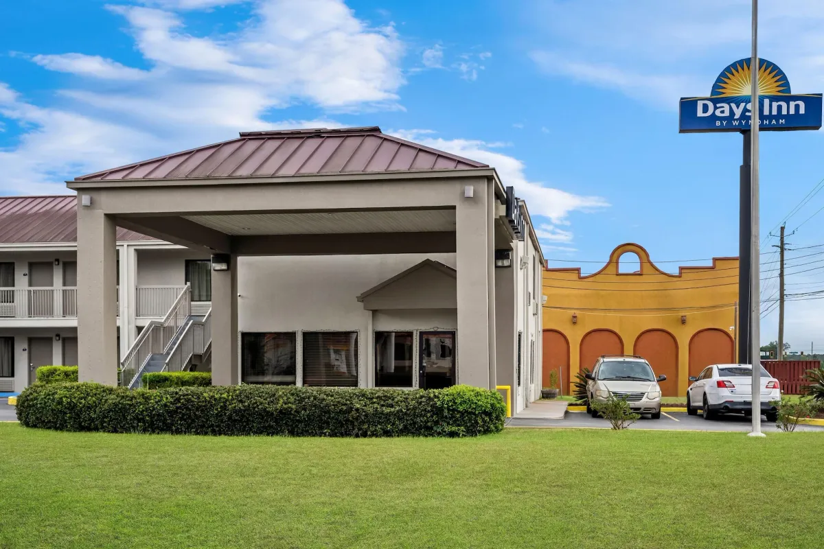 Image of Days Inn by Wyndham Bainbridge