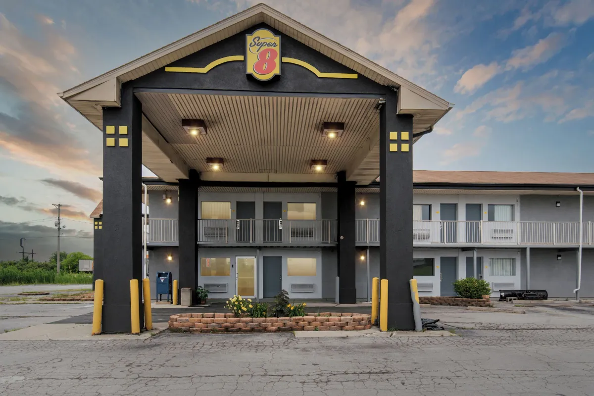 Image of Super 8 by Wyndham Millbury/Toledo