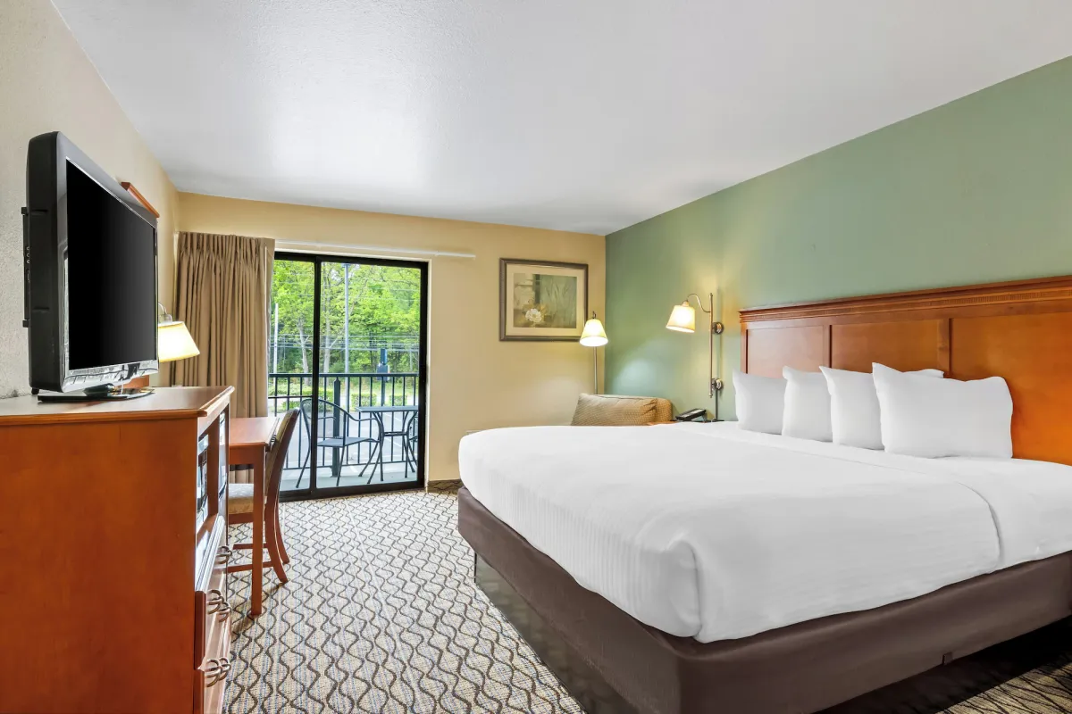 Image of Beachfront Hotel Houghton Lake