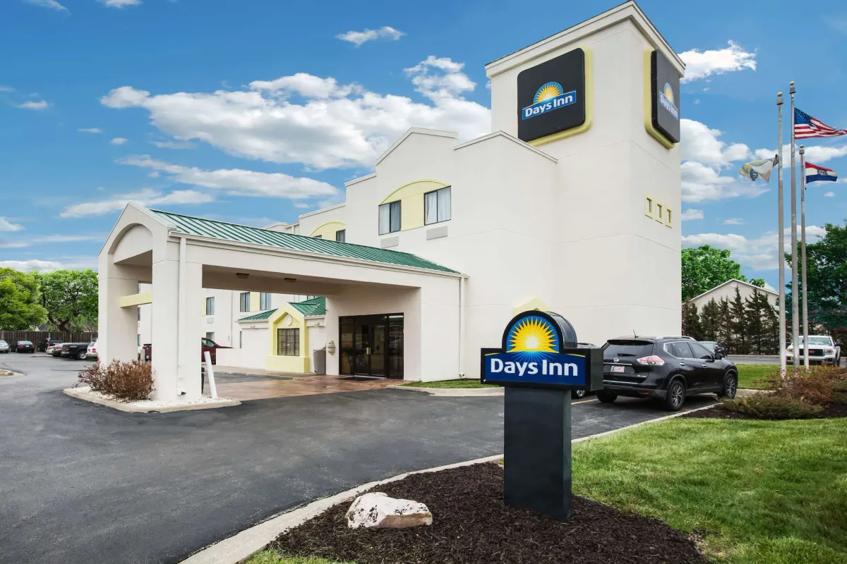 Image of Days Inn by Wyndham Blue Springs