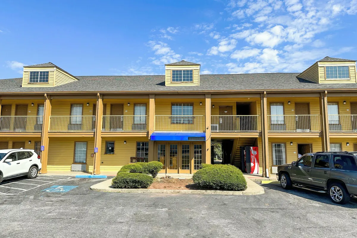 Image of Bonita Lakes Inn by Capital O Meridian I20