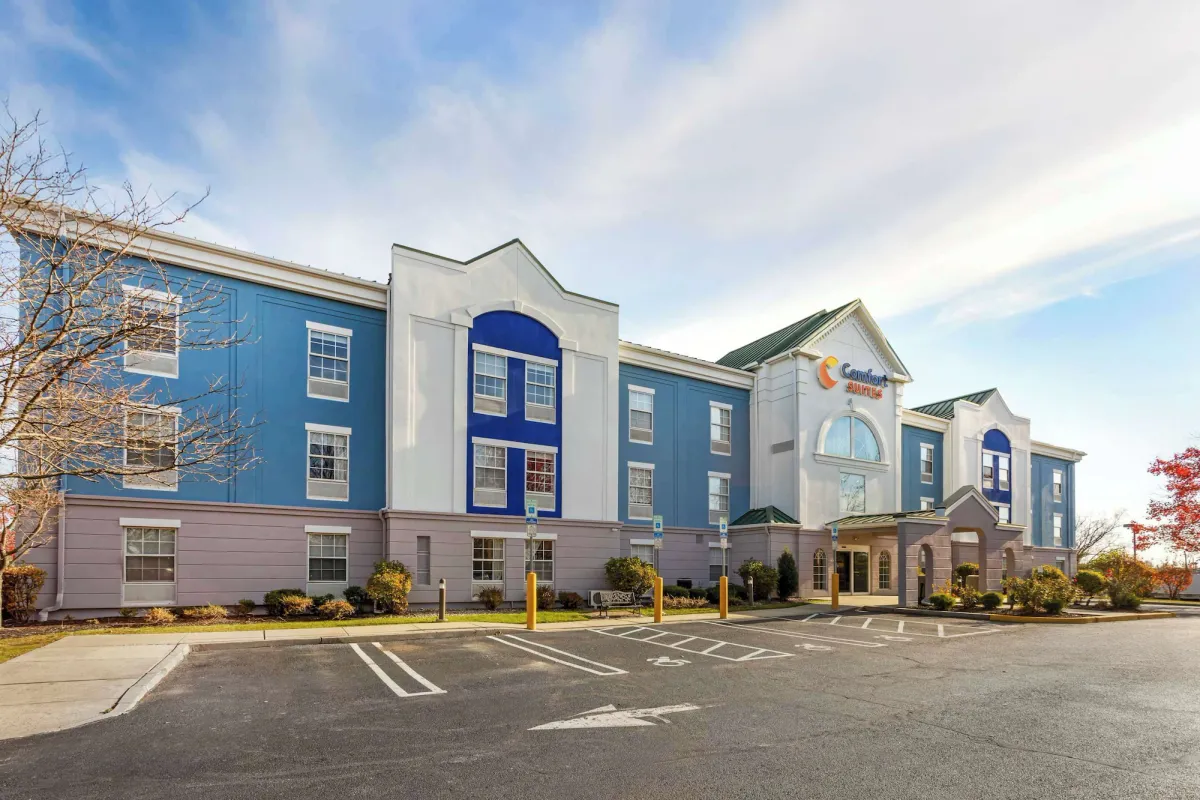Image of Comfort Suites East Brunswick - South River