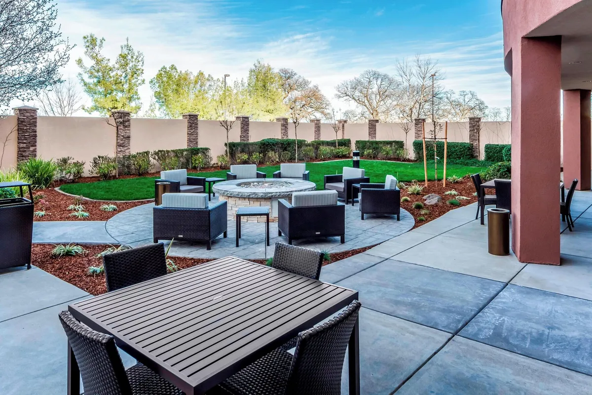 Image of Courtyard by Marriott Roseville Galleria Mall/Creekside Ridge Drive