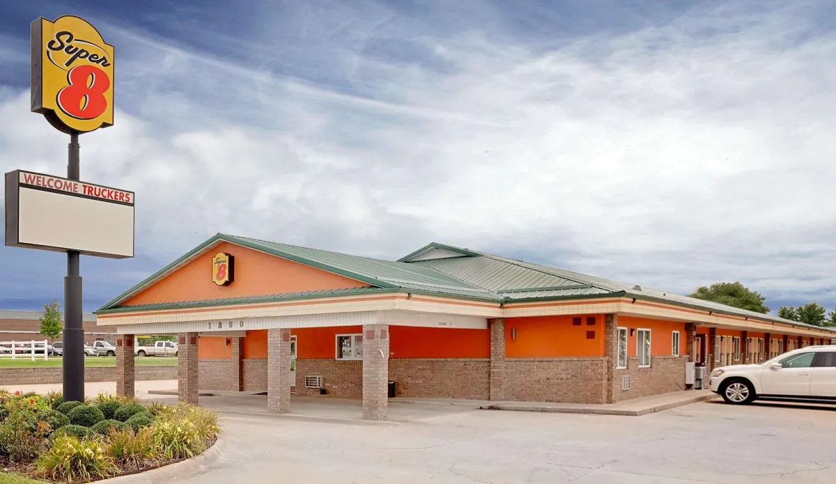Image of Super 8 by Wyndham Siloam Springs