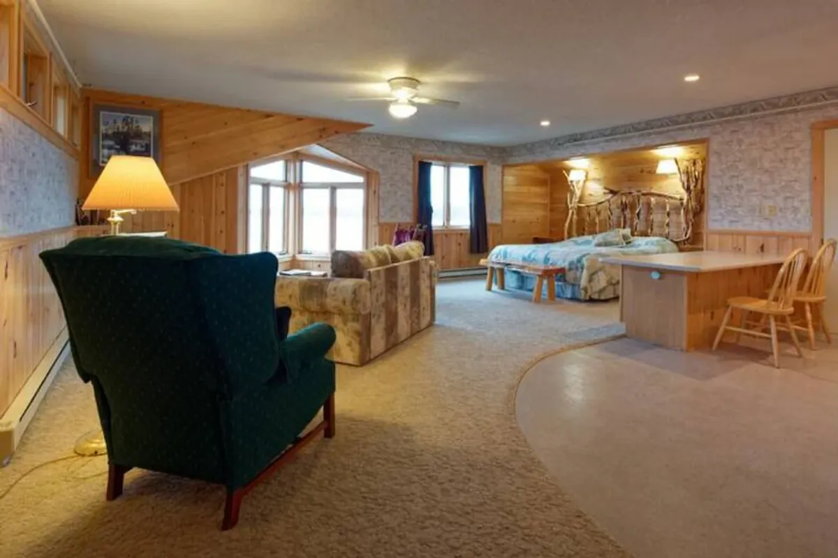 Image of Elbow Lake Lodge: Eagles Nest Studio Suite