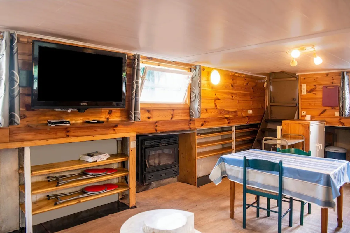 Image of Comfy Houseboat in Florennes next to the Forest
