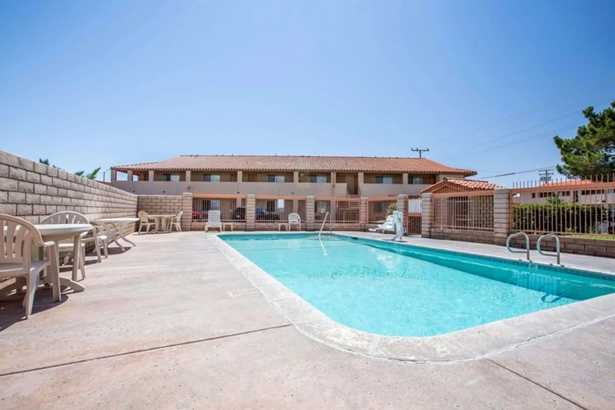 Image of Econo Lodge Inn & Suites near China Lake Naval Station