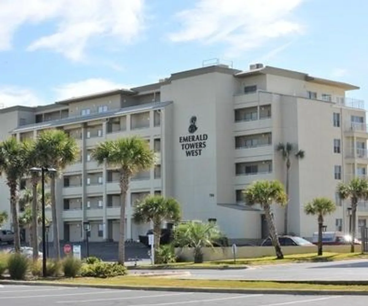 Image of Emerald Twrs West 3006