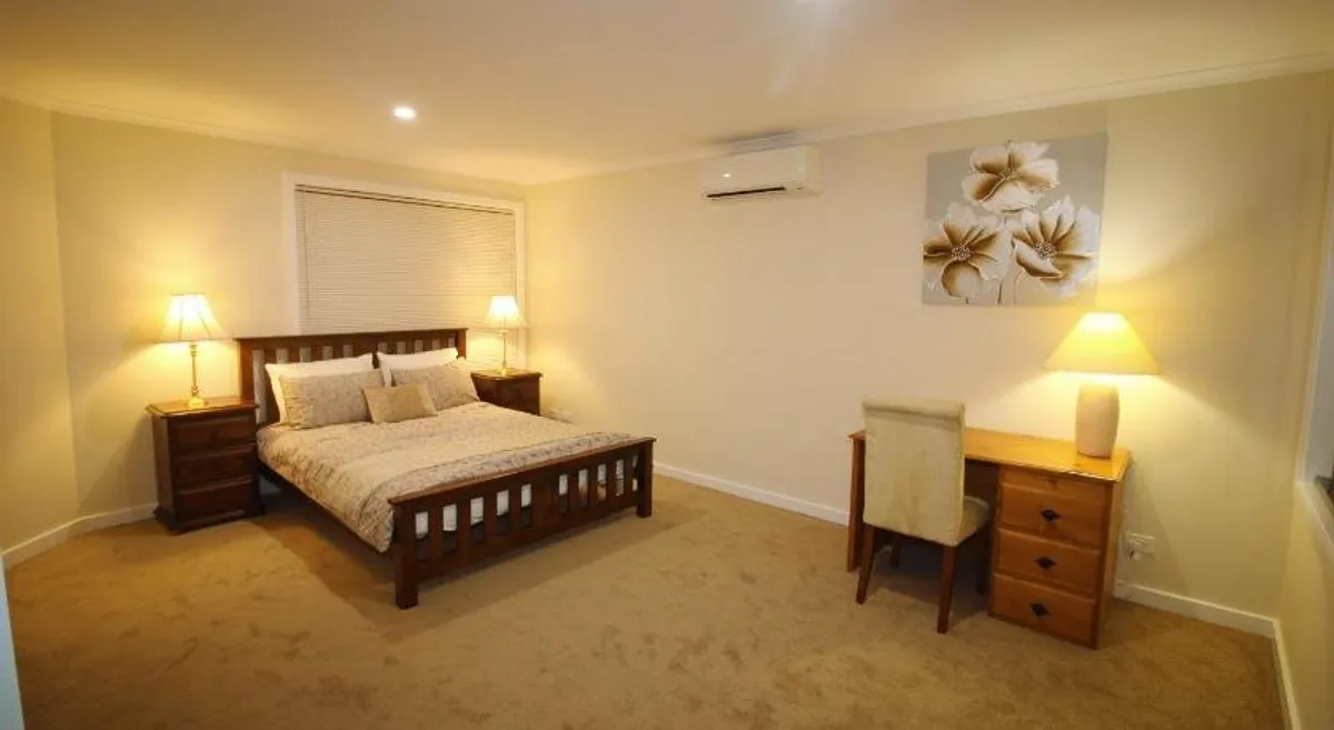 Image of Silver House - Melbourne Airport Accommodation - 7 Minutes from Melbourne Airport