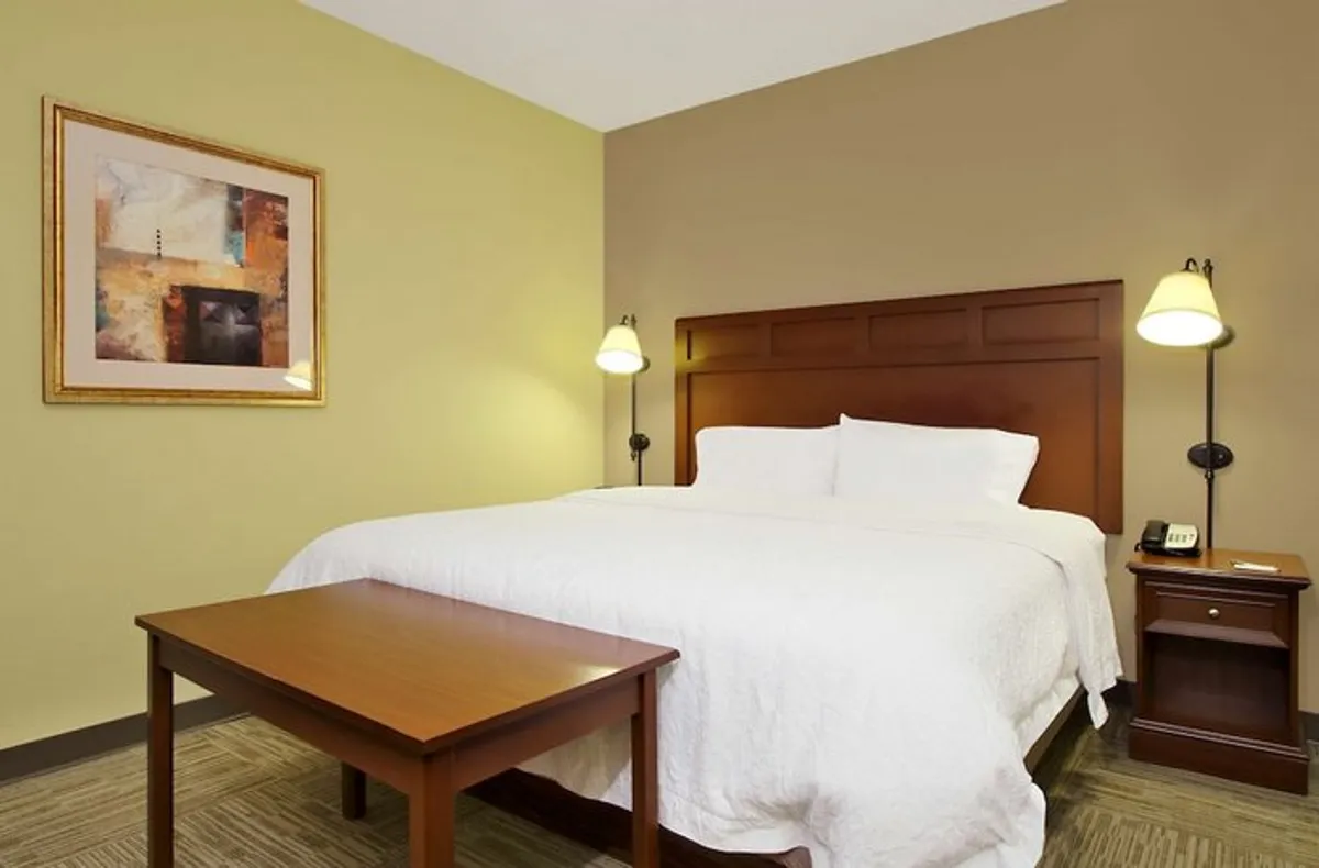 Image of Hampton Inn & Suites Madisonville
