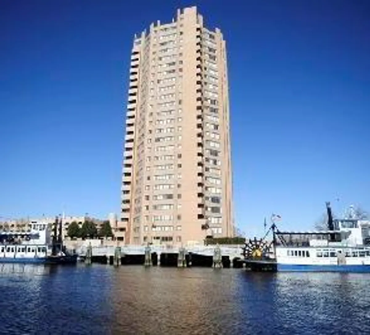 Image of Oakwood Apartments at Harbor Tower Portsmouth Virginia