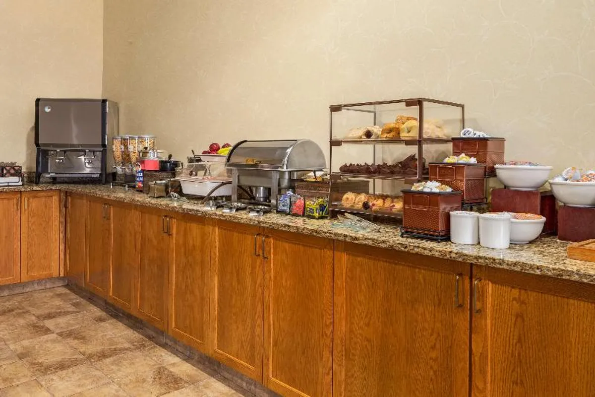 Image of Country Inn & Suites by Radisson, Cuyahoga Falls, OH