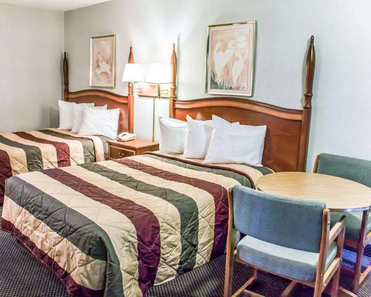 Image of Econo Lodge & Suites
