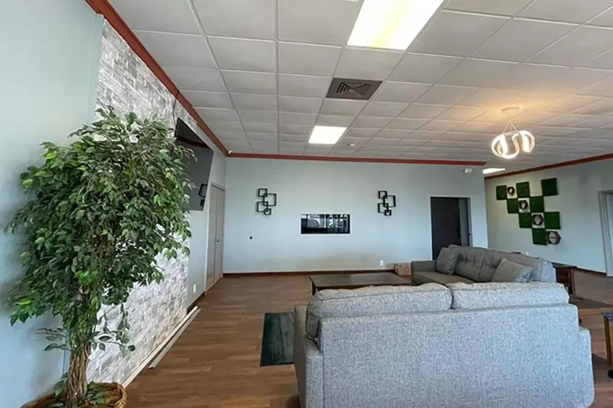 Image of Days Inn & Suites by Wyndham Springfield OH