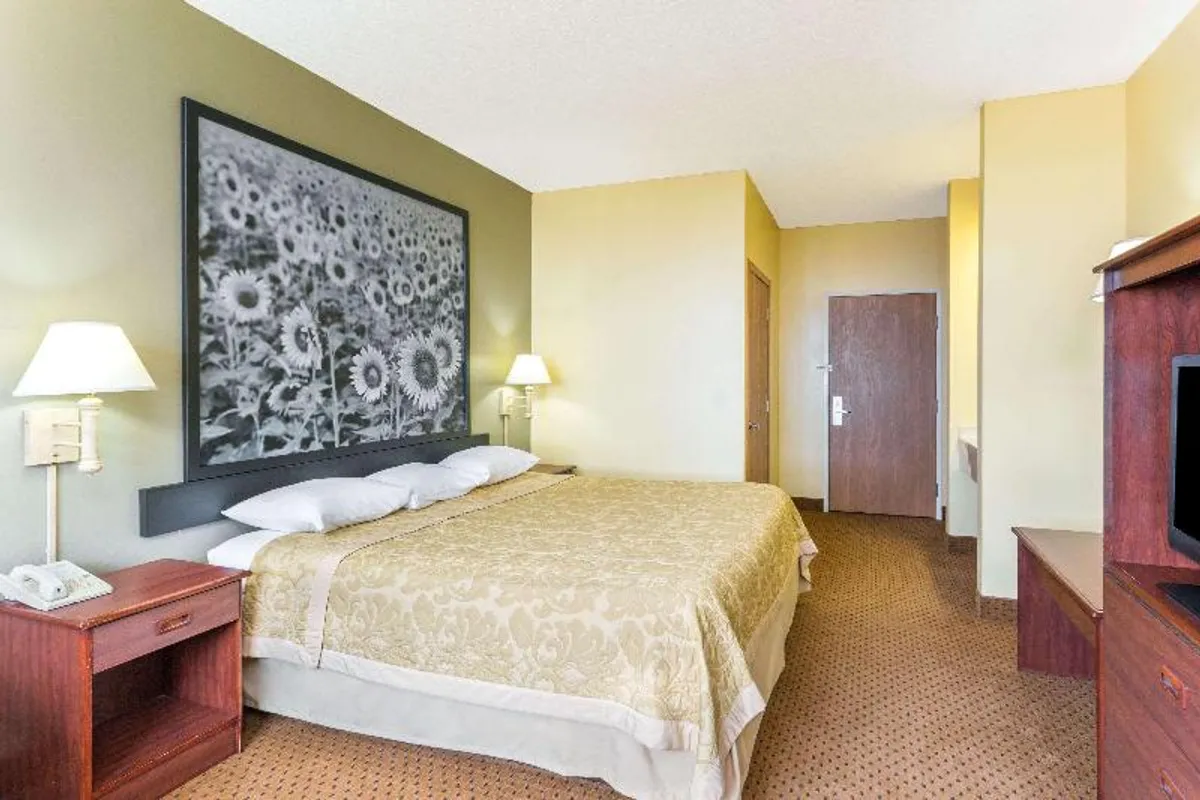 Image of Super 8 by Wyndham Osage