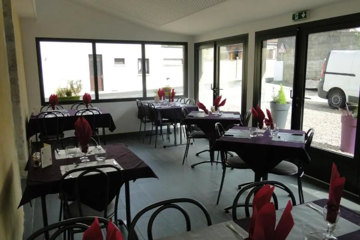 Image of Logis hôtel restaurant Auberge de la Cloche