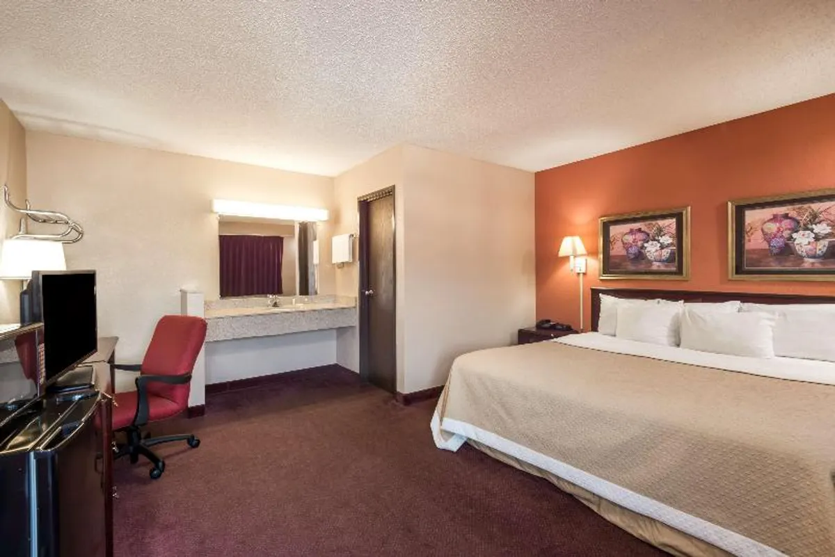 Image of Days Inn by Wyndham Pittsburgh-Harmarville