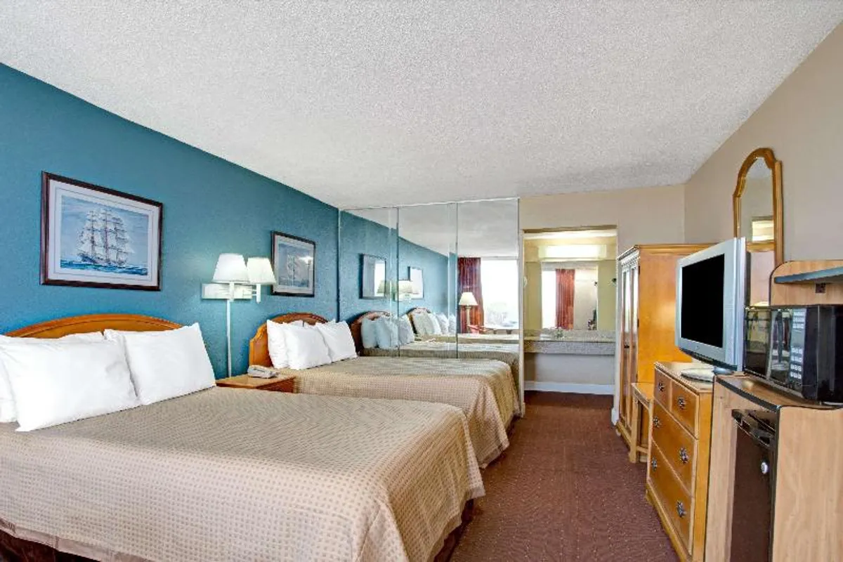 Image of Super 8 by Wyndham Norfolk/Chesapeake Bay