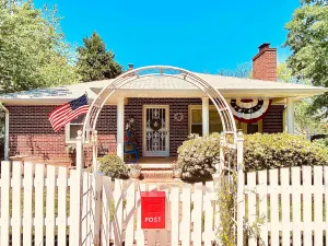 Image of Downtown Greer Cottage ⭐️ Walk to downtown!