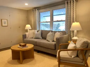 Image of Cute & Cozy near Cornell --1 Bedroom 1 Bath