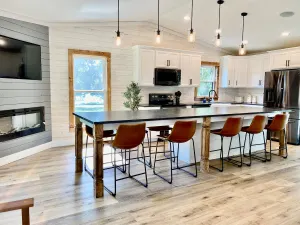 Image of 4 bedroom cottage with 2 indoor fireplaces