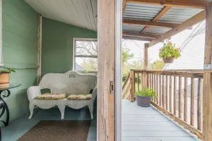 Image of Area 52 Apartment - Walking Distance from Fountain Park