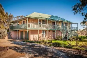 Image of Lindsay House