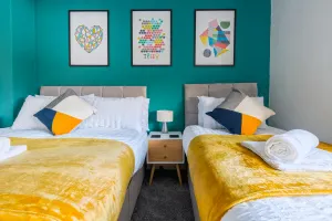 Image of Rookwood house - spacious home with free parking - Short Stay Leeds