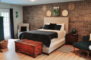 Image of Peaceful Poolside Guesthouse just off I75