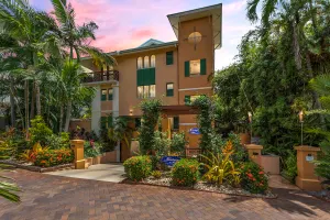 Image of Martinique On Macrossan