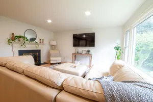 Image of Secluded luxury House in the Hills w\/king bed