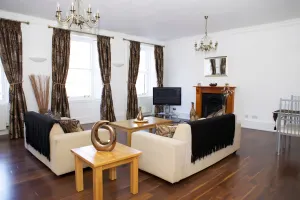 Image of Parliament Sq apt 12 Royal Mile