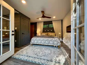 Image of Gwen's Cottage at Water's Edge