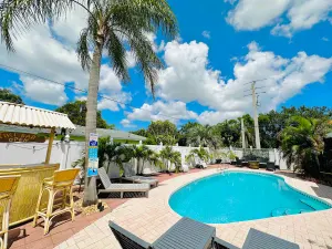 Image of Tropical Vacation POOL Home in Melbourne, 7 mins to Beach