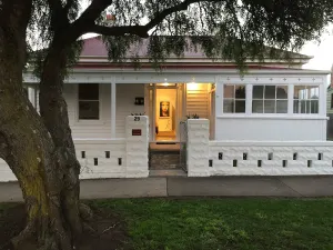 Image of Signature on Gunn