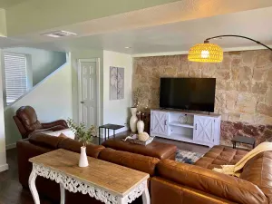 Image of The Whiskey House - 12 mins from Round Top