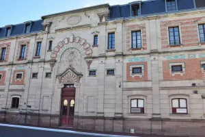 Image of F2 At the foot of the thermal baths