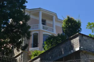 Image of Le Bompard 50 m2 Villa Art Déco Plein centre avec jardin