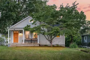 Image of Parkview Cottage | Walkable to Food, Shops, Pool